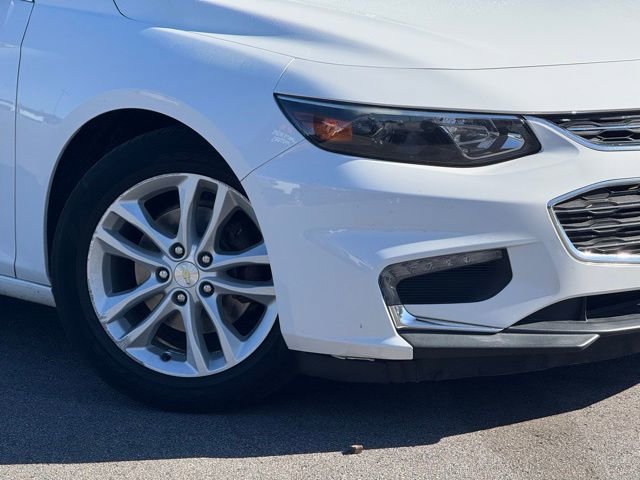 Used 2018 Chevrolet Malibu LT image 2