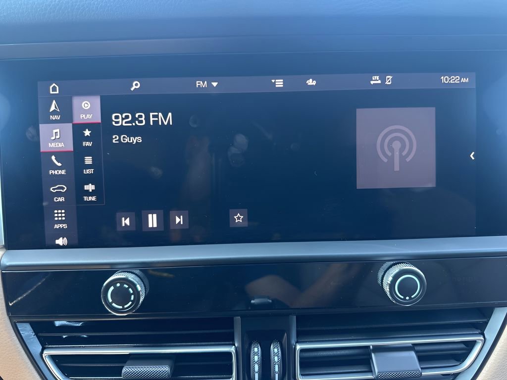 Used 2023 Porsche Macan Turbo image 20