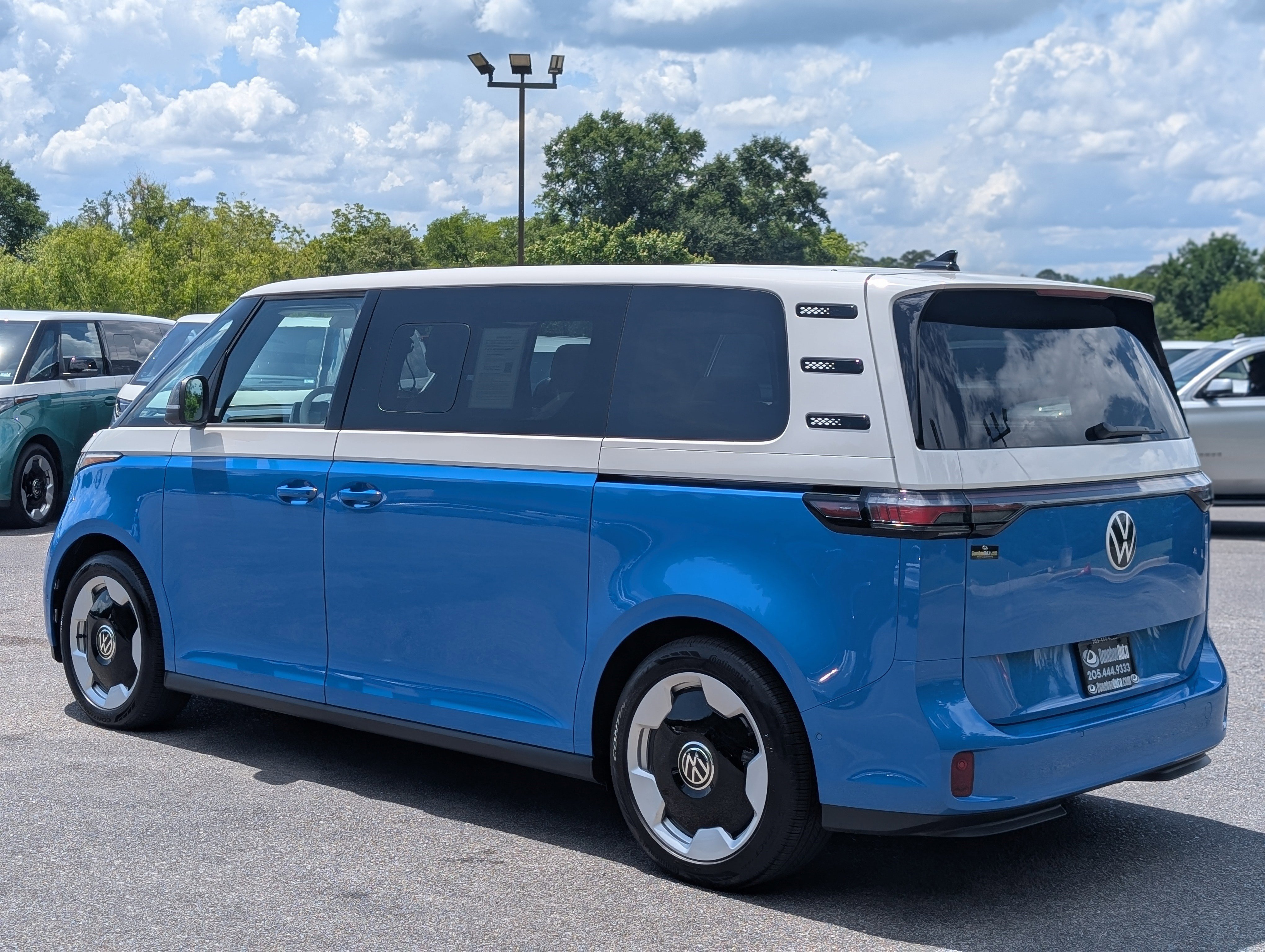 Used 2025 Volkswagen ID. Buzz Pro S Plus RWD image 7