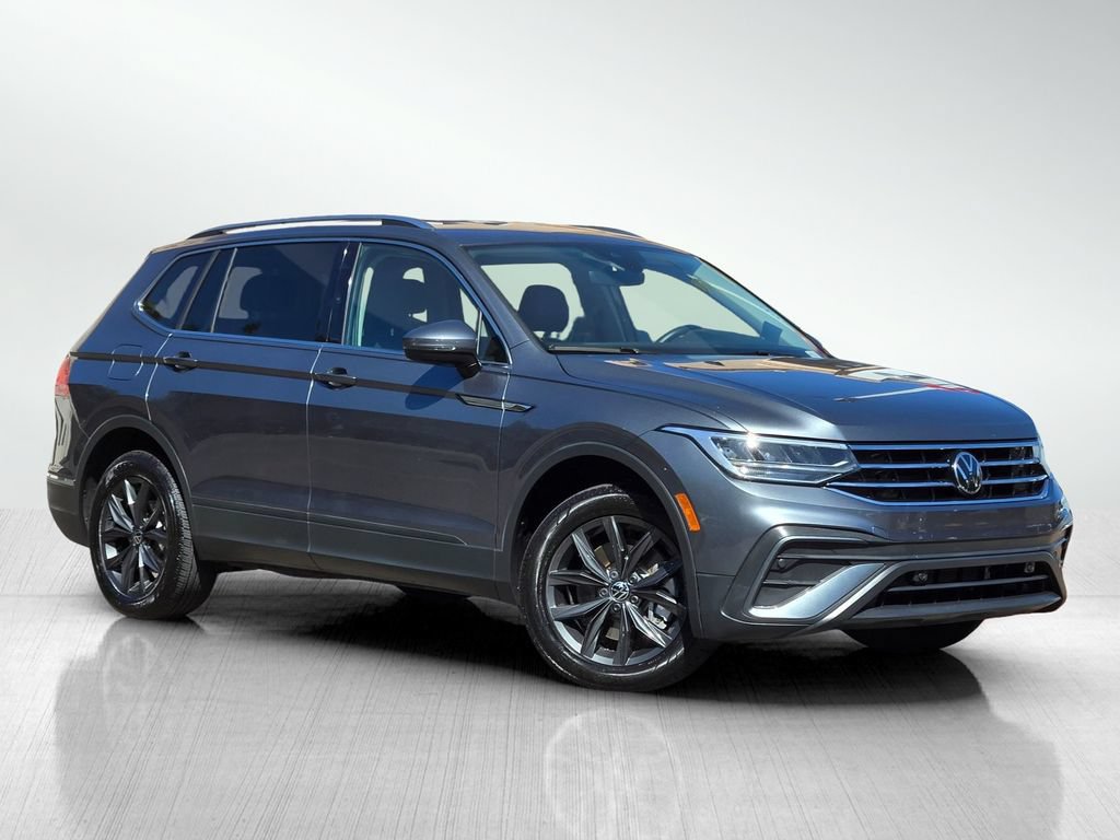 Used 2024 Volkswagen Tiguan SE FWD image 2