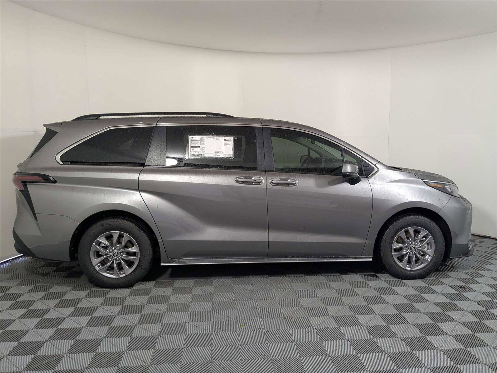 New 2026 Toyota Sienna LE image 4