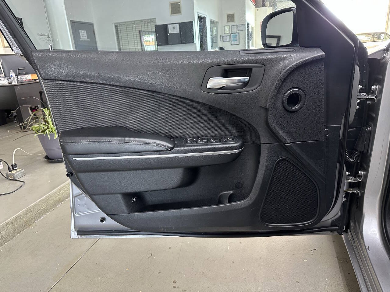 Used 2015 Dodge Charger SE RWD image 10