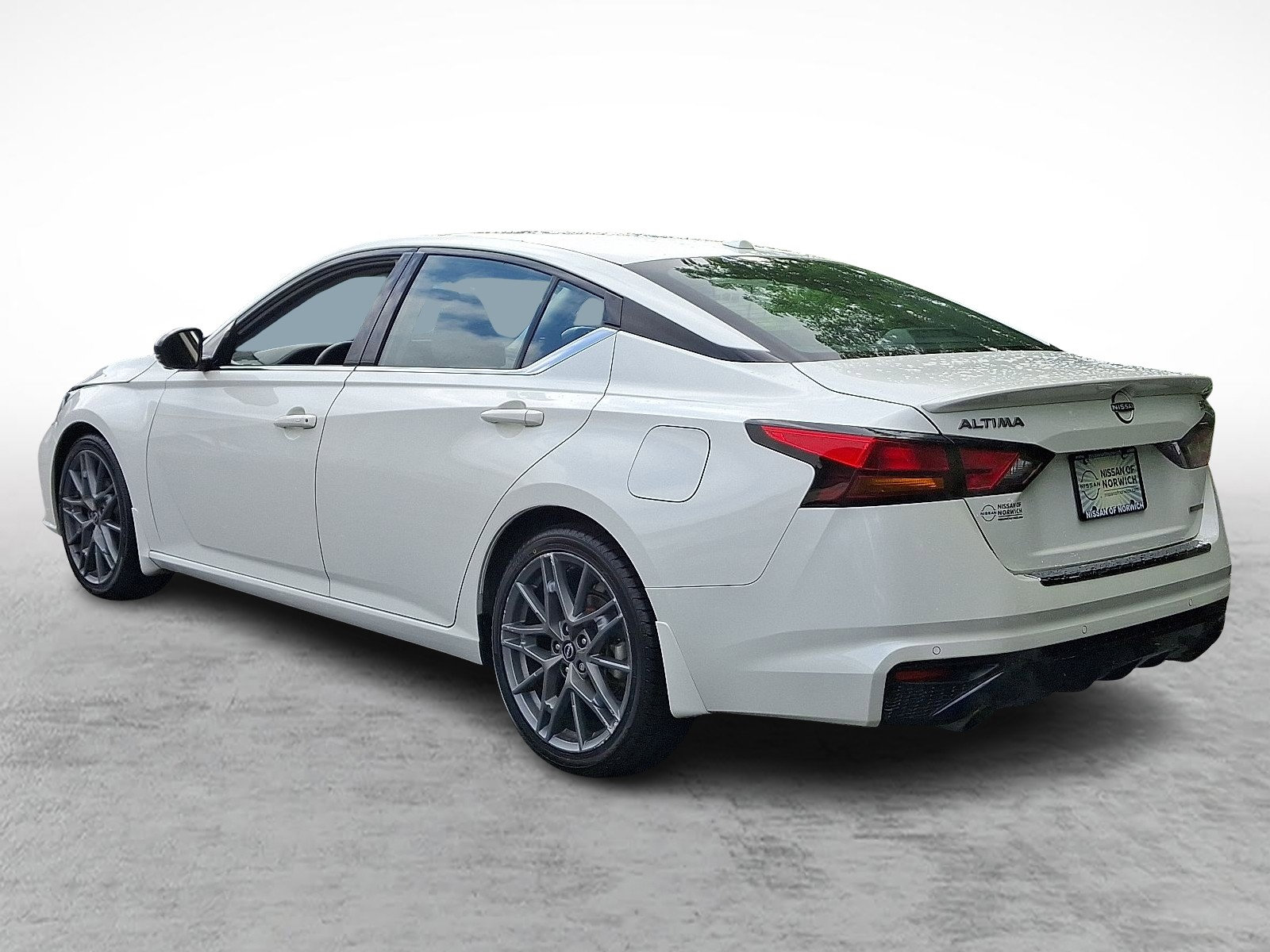 Certified 2023 Nissan Altima 2.0 SR image 4