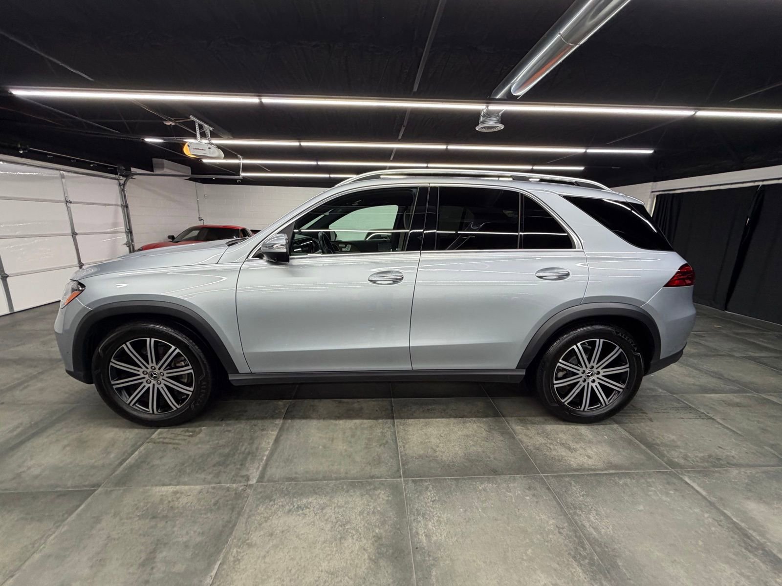 Used 2024 Mercedes-Benz GLE 350 4MATIC image 3