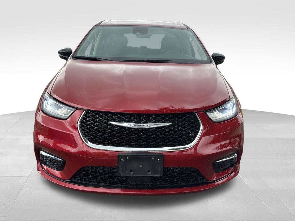 Used 2024 Chrysler Pacifica Touring-L FWD image 9