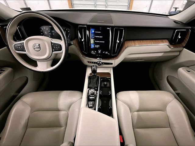Used 2019 Volvo XC60 T5 Momentum w/ Multimedia Package AWD/4WD image 14