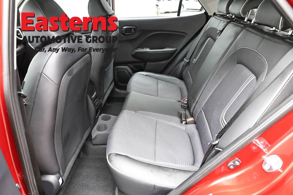 Used 2025 Hyundai Venue Limited FWD image 22