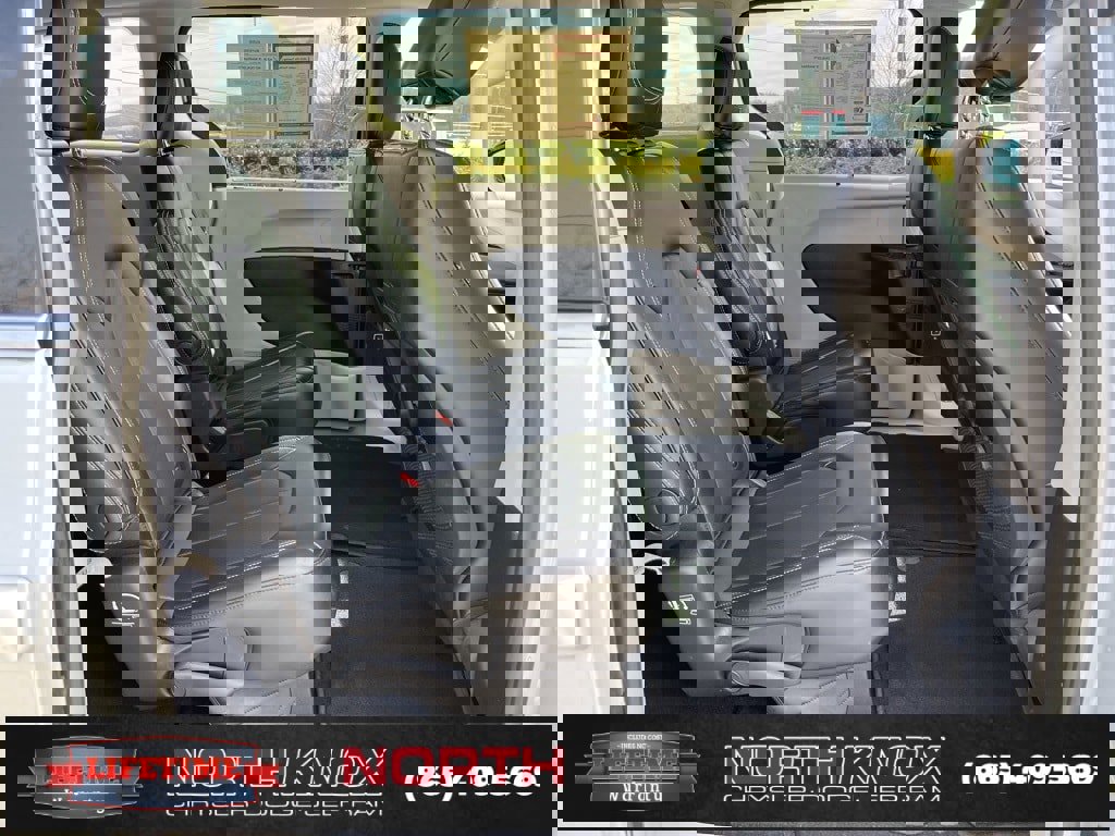 Used 2024 Chrysler Pacifica Touring-L image 21