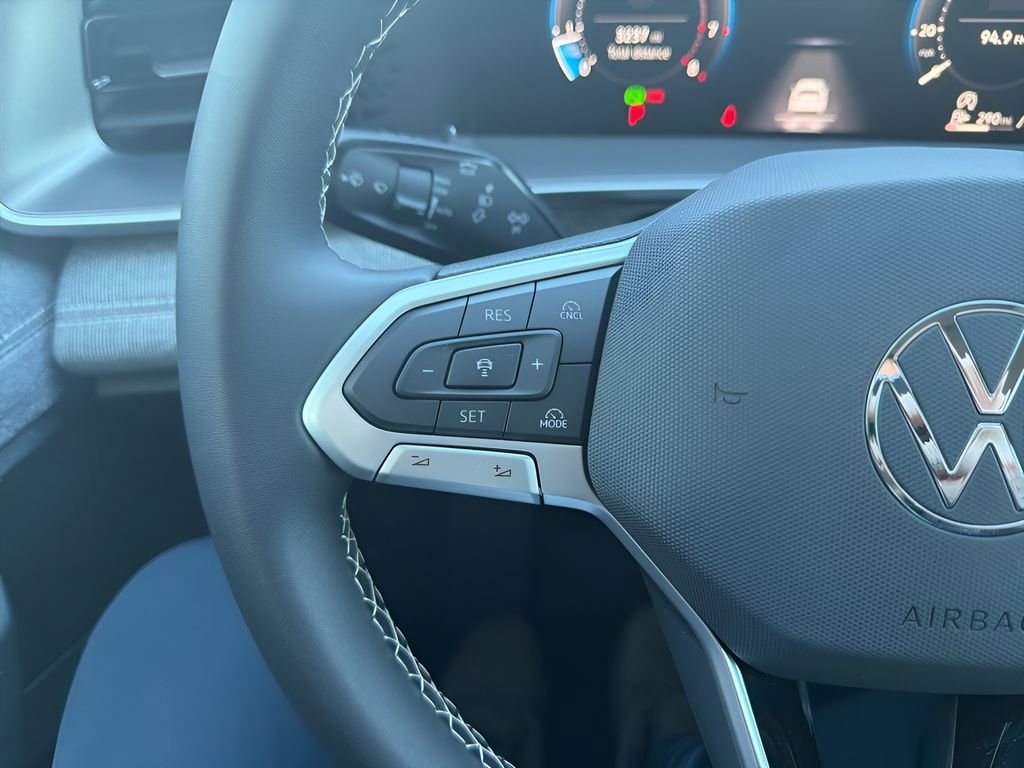 Used 2025 Volkswagen Tiguan S image 18