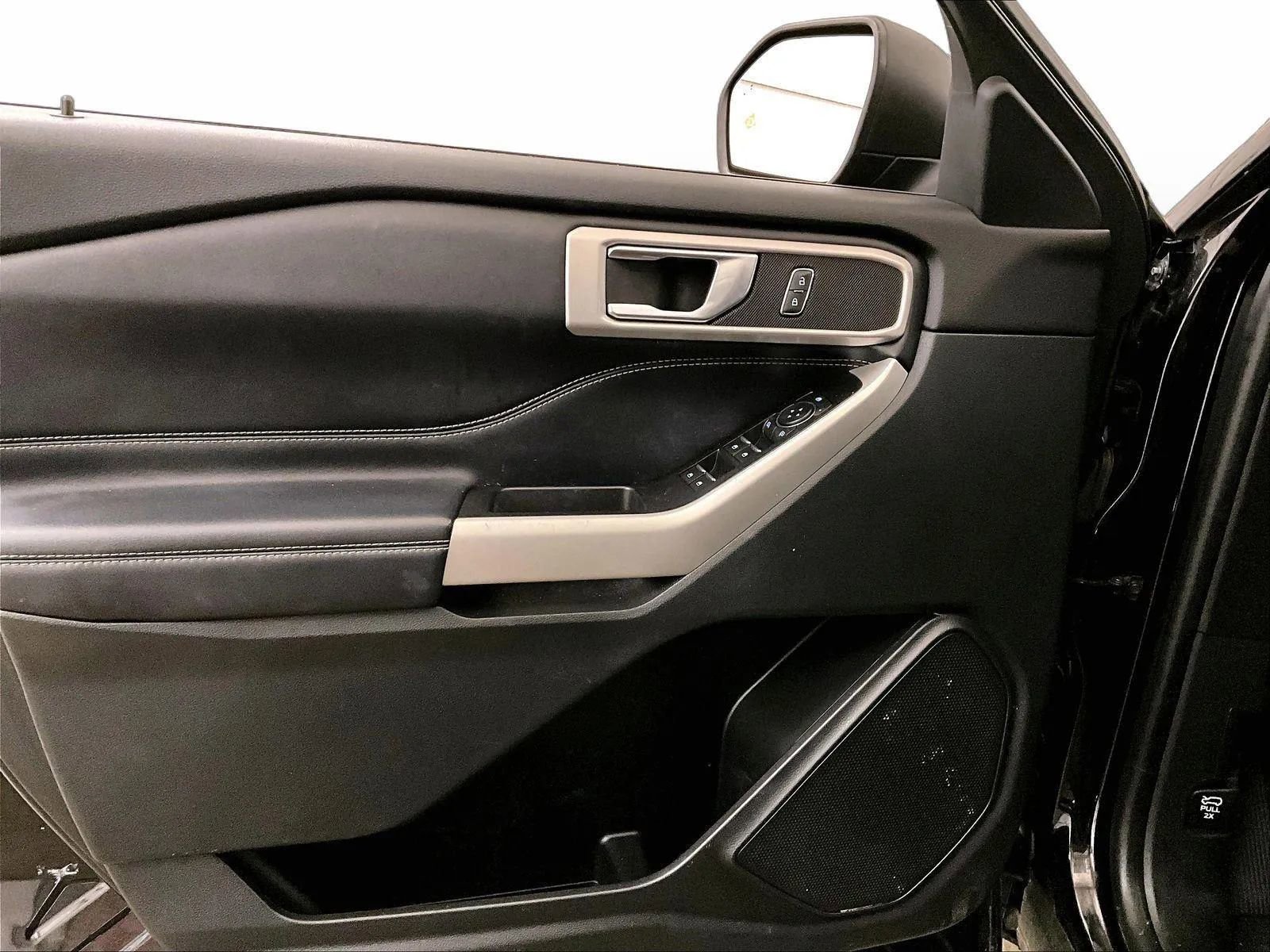 Used 2022 Ford Explorer XLT w/ Equipment Group 202A AWD/4WD image 22