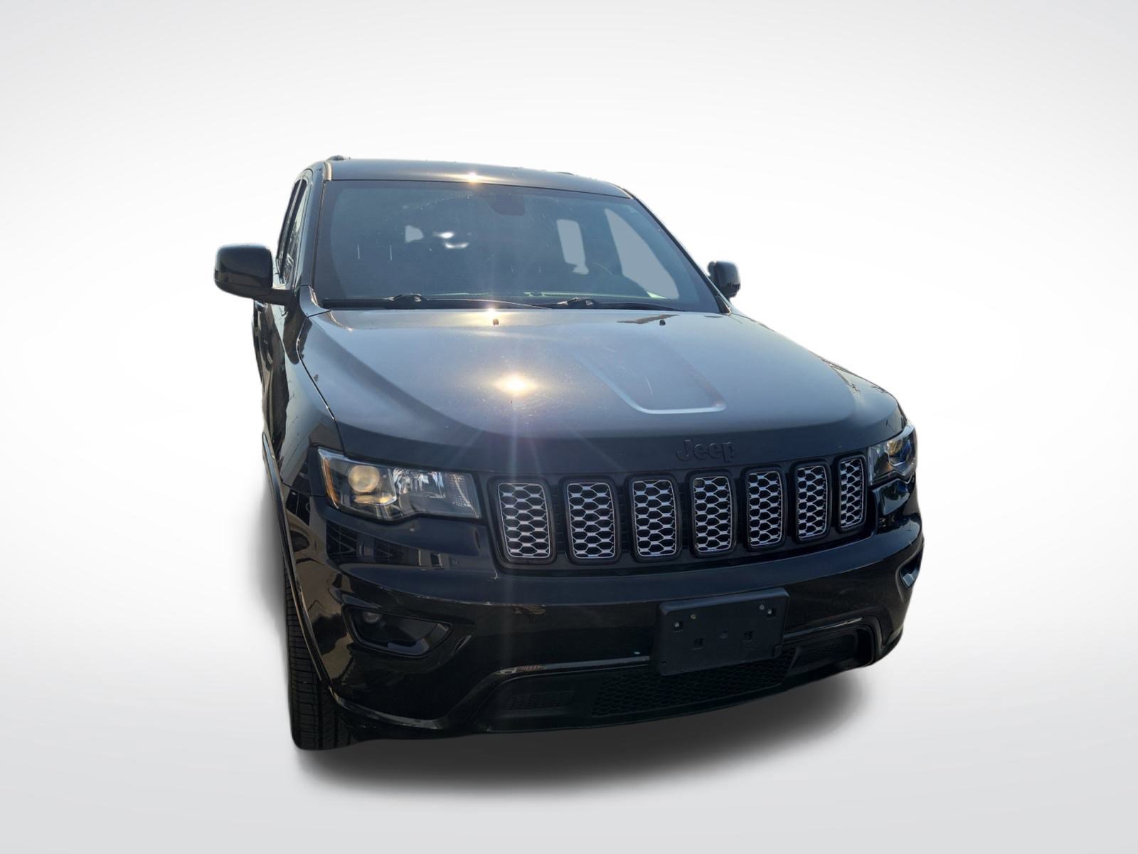 Used 2022 Jeep Grand Cherokee Laredo X image 3
