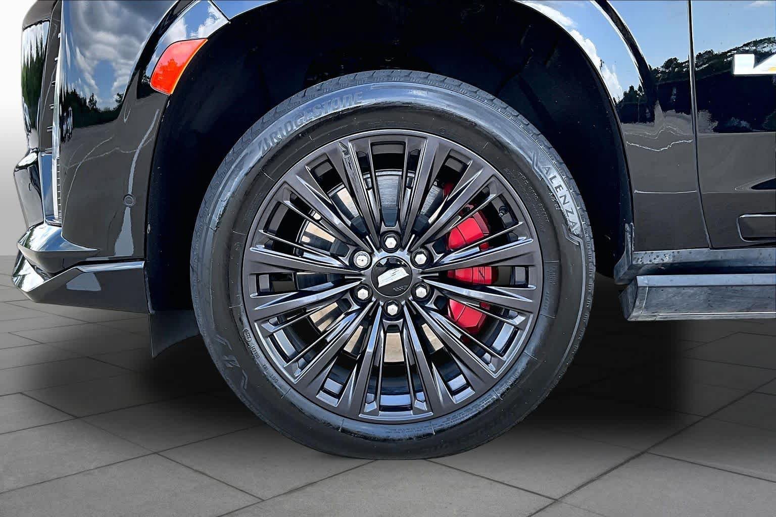 Used 2024 Cadillac Escalade ESV V w/ LPO, ONYX Package AWD/4WD image 10