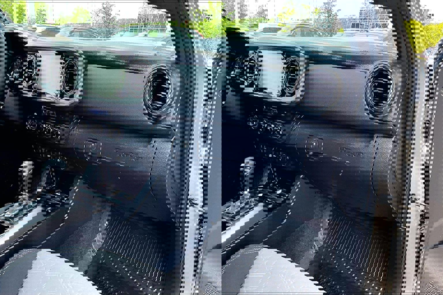 Used 2023 Toyota Tacoma TRD Sport w/ Black Out Package (TMS) AWD/4WD image 15