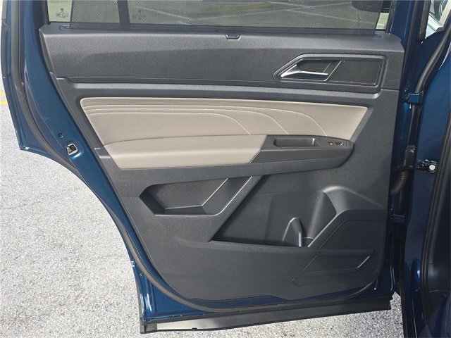 Used 2023 Volkswagen Atlas SE w/ Panoramic Sunroof Package image 9