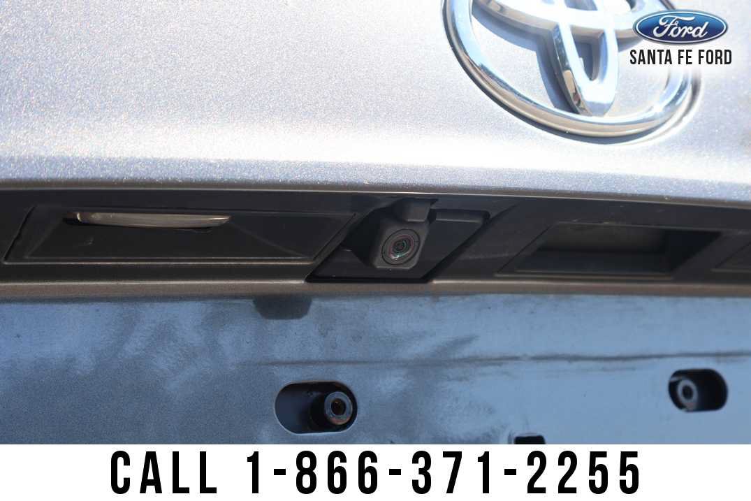 Used 2023 Toyota Highlander LE AWD/4WD image 9
