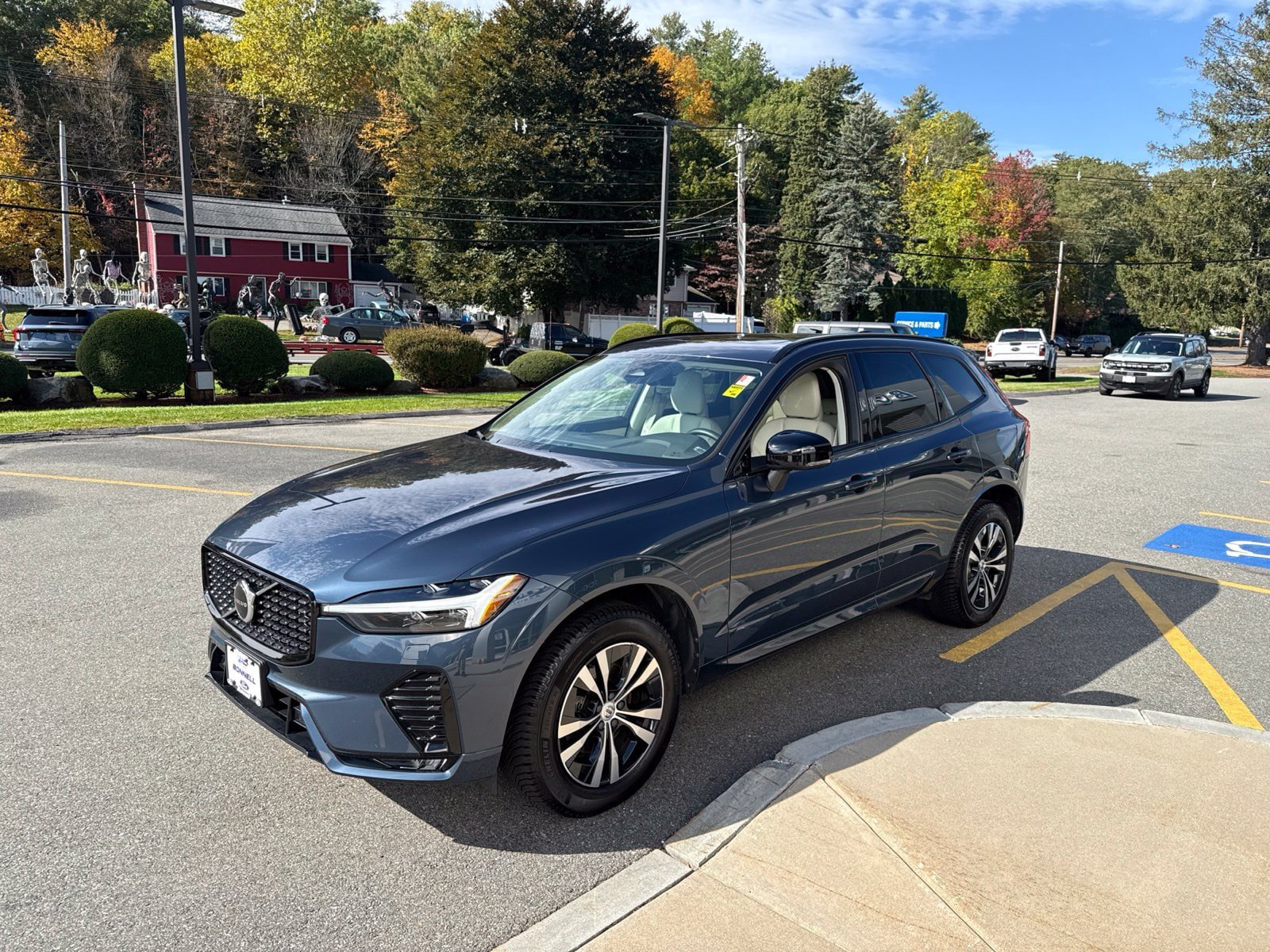 Used 2024 Volvo XC60 B5 Core w/ Climate Package AWD/4WD image 4