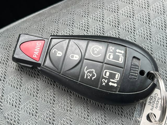 Used 2010 Chrysler Town & Country Touring w/ Safetytec Group image 26