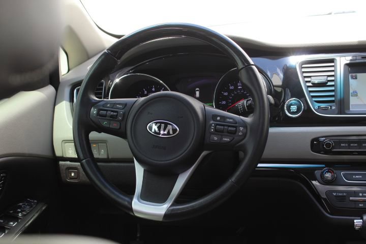 Used 2016 Kia Sedona SX Limited FWD image 18