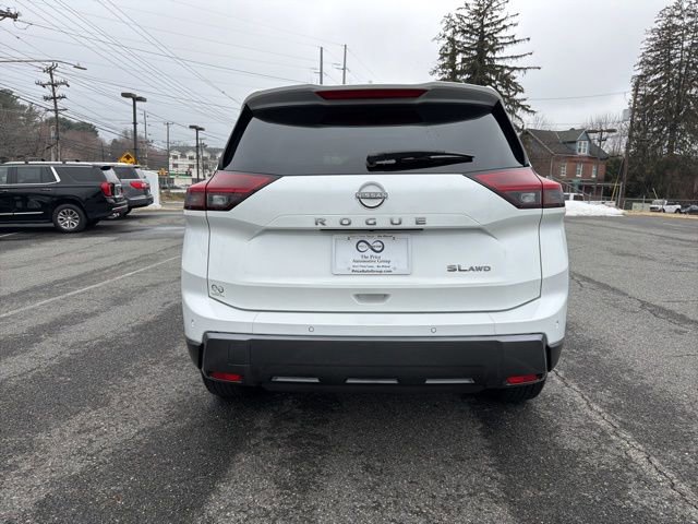 Used 2025 Nissan Rogue SL w/ SL Premium Package image 7