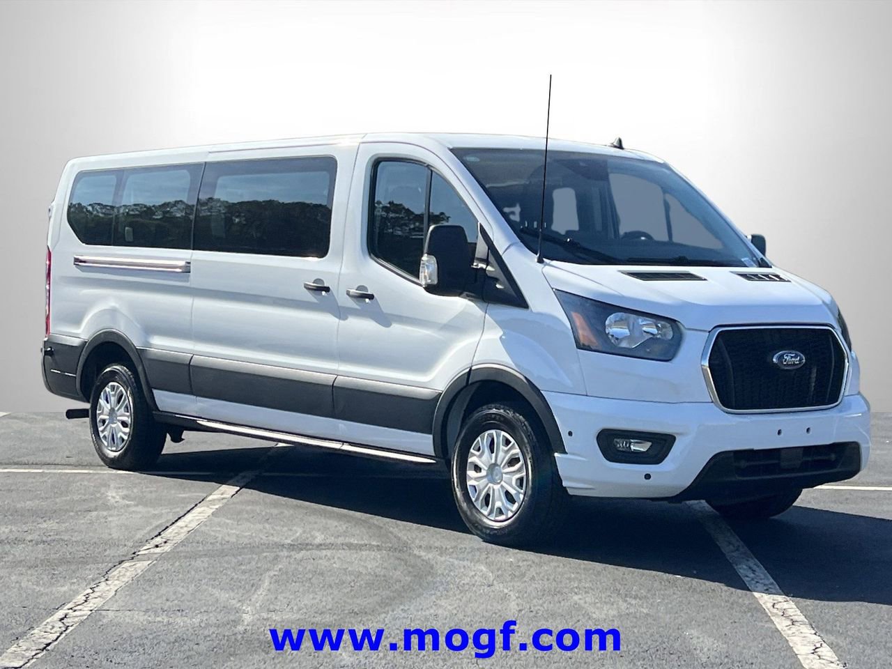 Used 2024 Ford Transit 350 XLT image 4