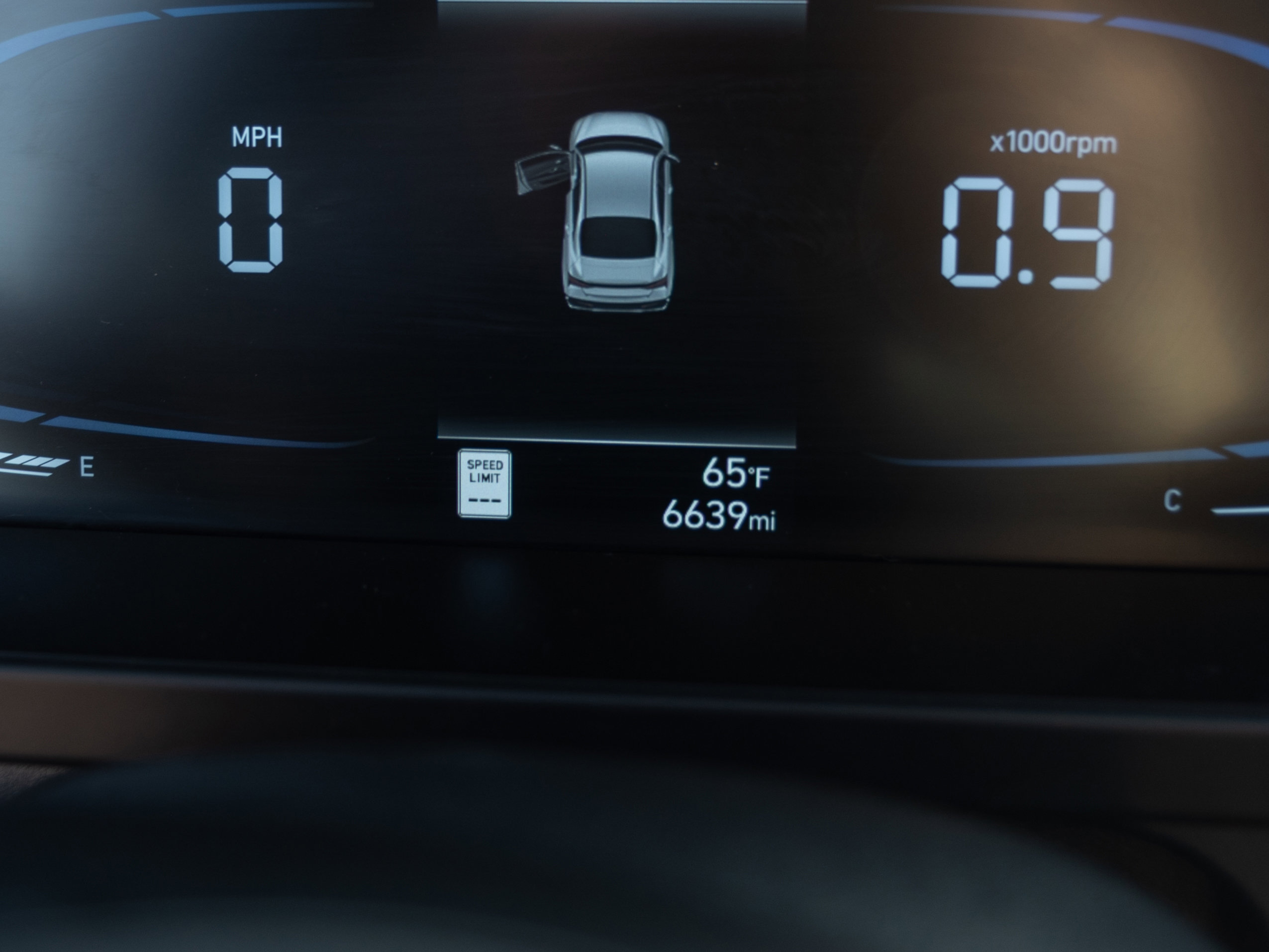 Used 2025 Hyundai Elantra Sport image 3