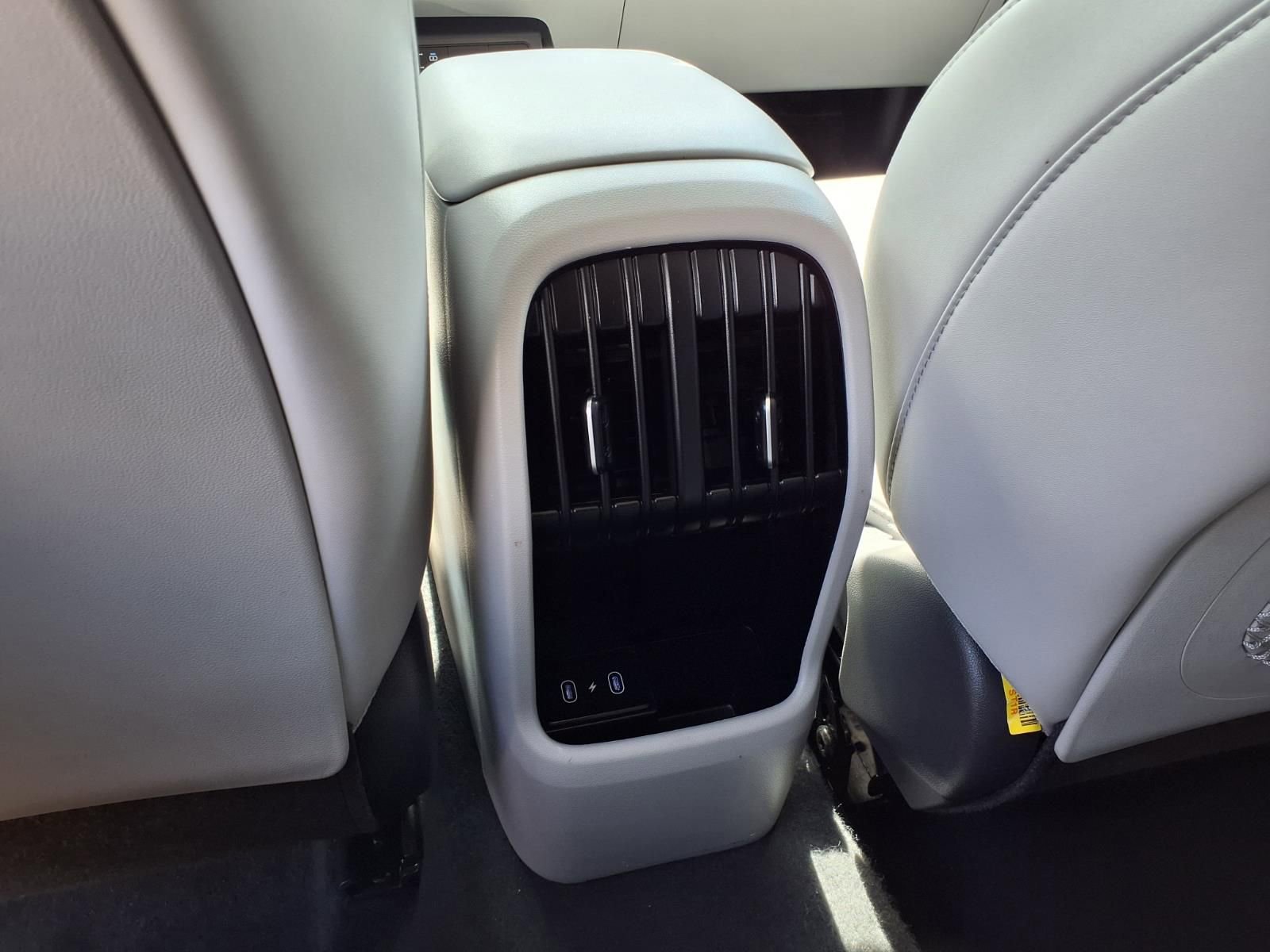Used 2024 Hyundai Kona Limited image 14