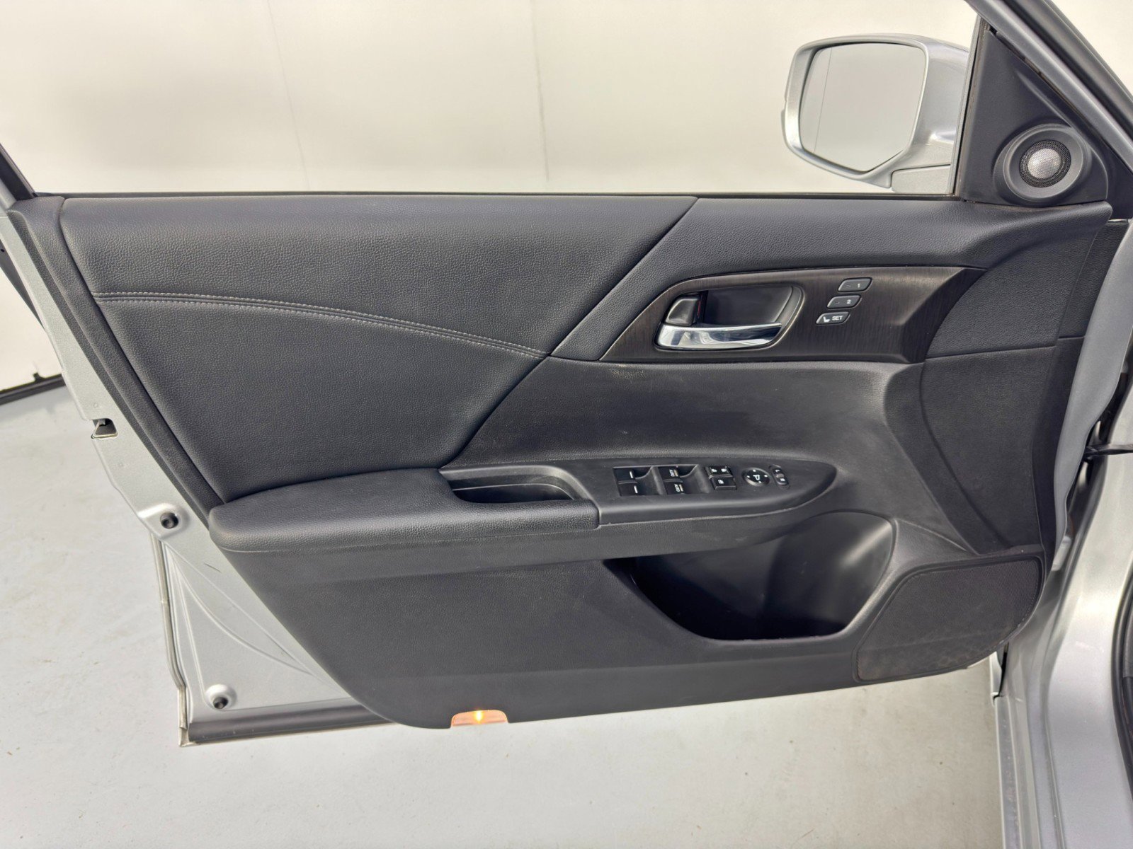 Used 2015 Honda Accord EX-L image 37