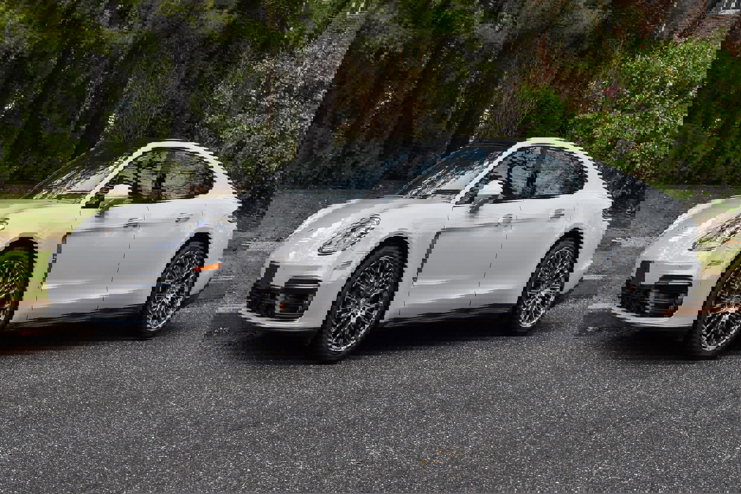 Used 2023 Porsche Panamera 4 Platinum Edition image 2