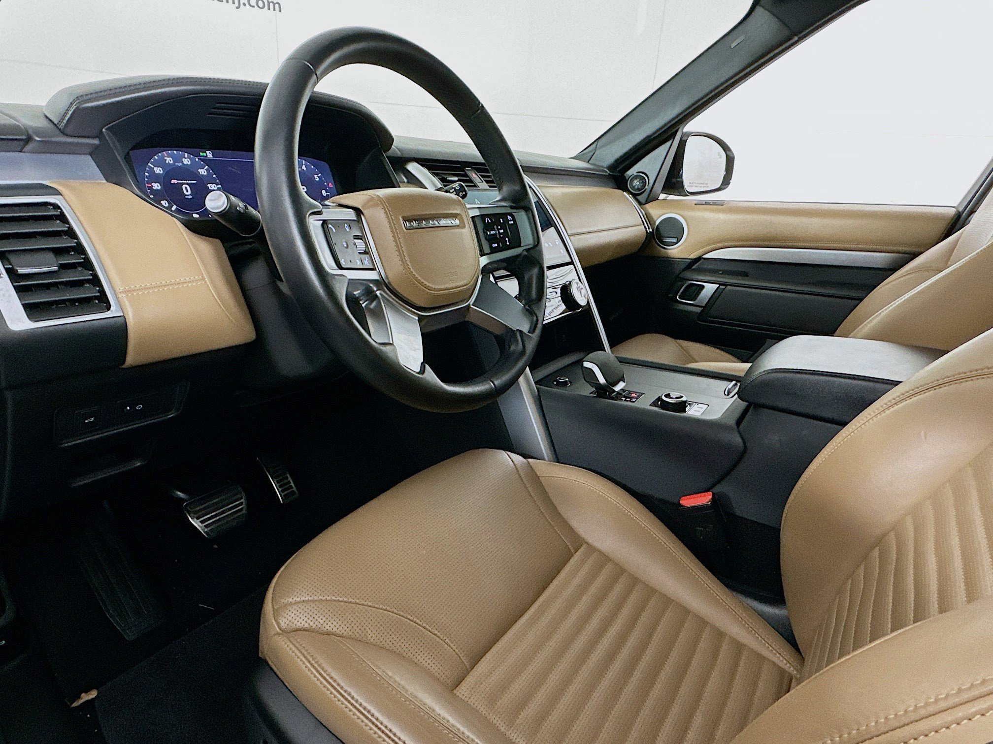 Used 2023 Land Rover Discovery HSE R-Dynamic image 7