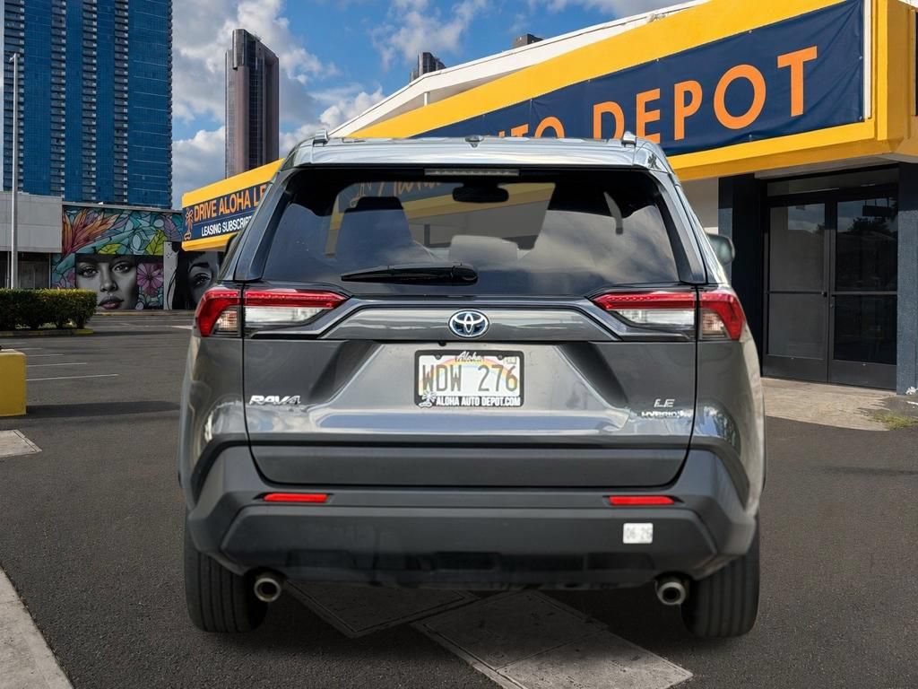 Used 2021 Toyota RAV4 LE AWD/4WD image 4