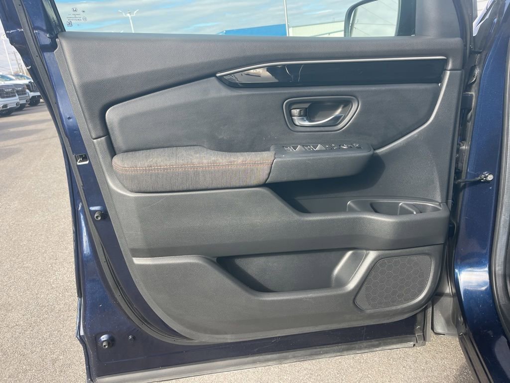 Used 2025 Honda Pilot Sport image 9