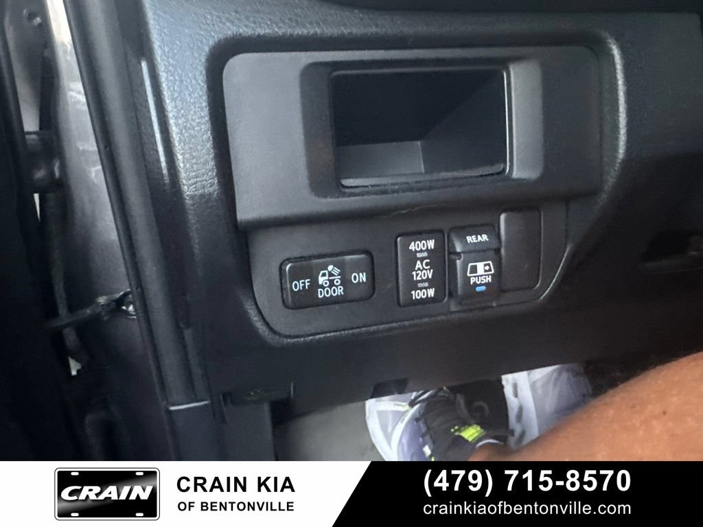 Used 2017 Toyota Tacoma TRD Off-Road w/ Premium & Technology Package AWD/4WD image 13