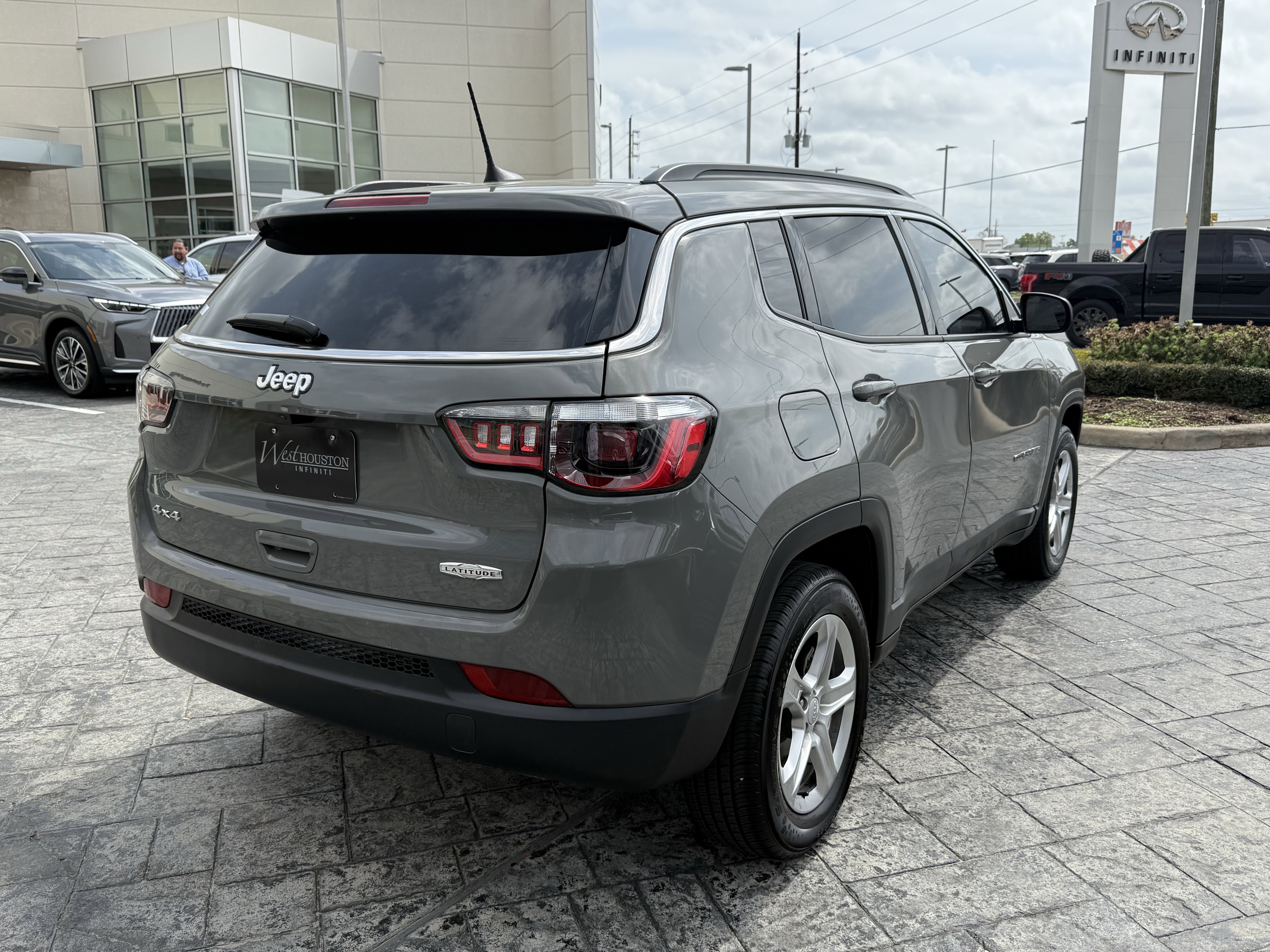 Used 2024 Jeep Compass Latitude image 7