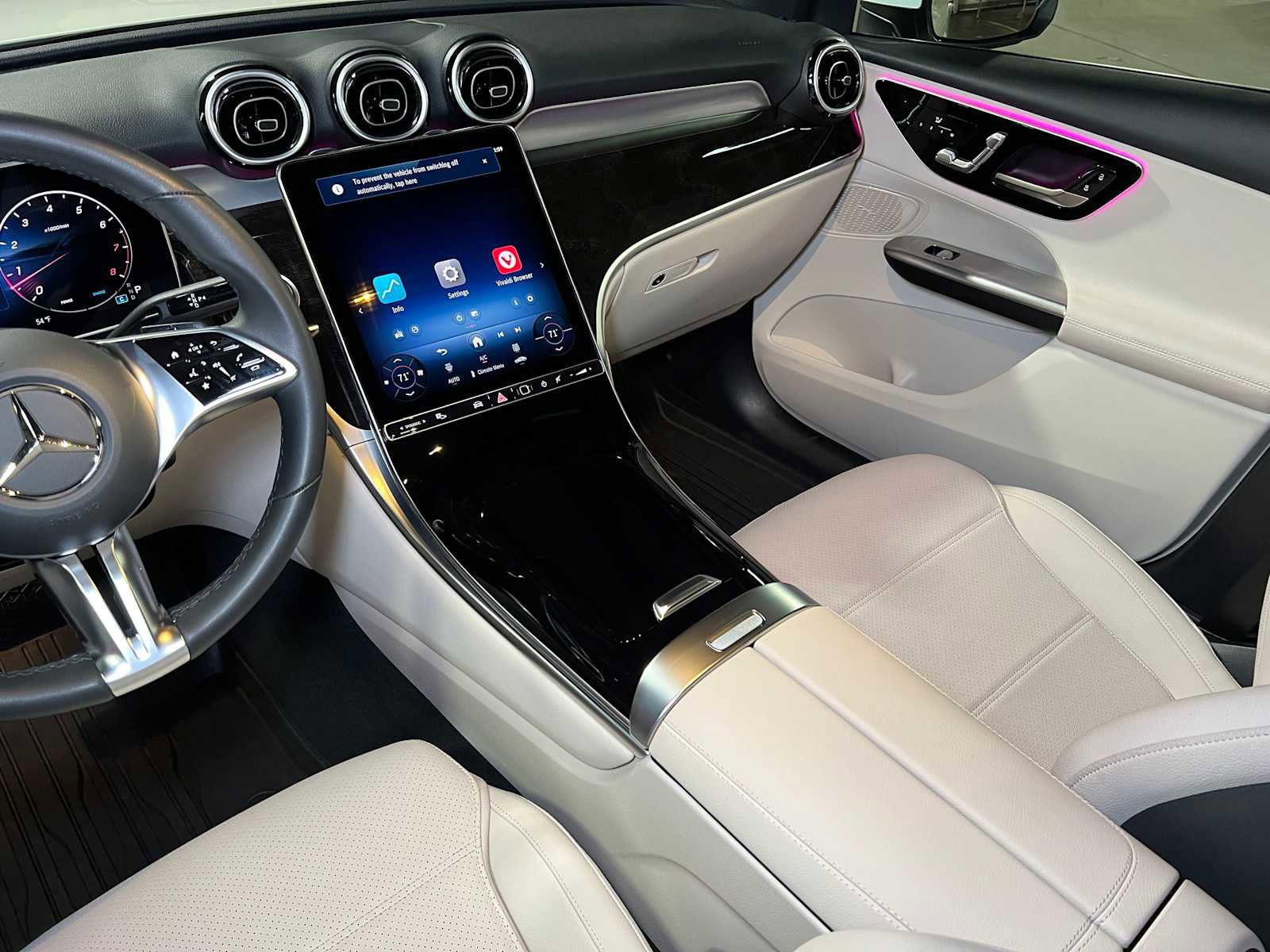 Used 2025 Mercedes-Benz GLC 300 4MATIC image 39