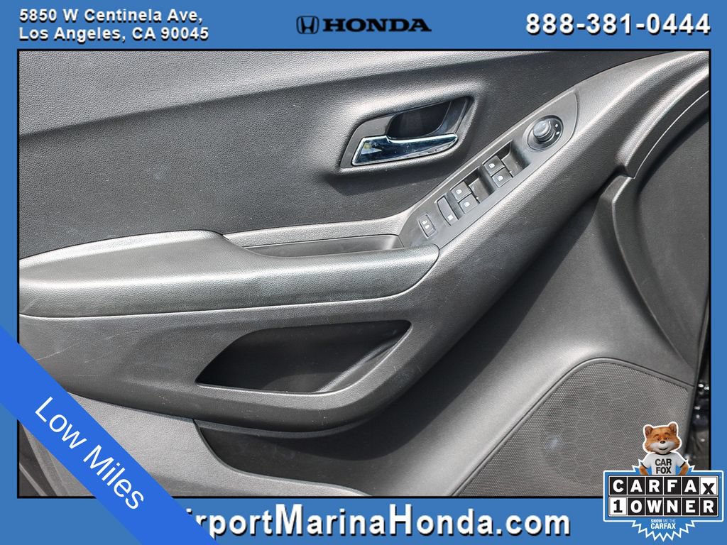 Used 2022 Chevrolet Trax LT w/ LT Convenience Package FWD image 25