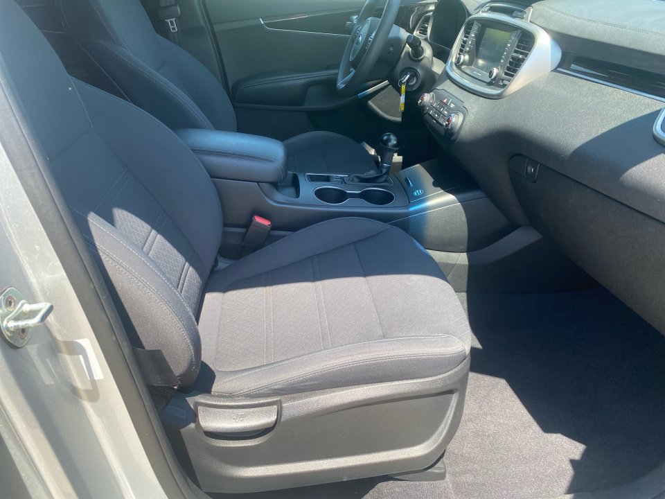 Used 2018 Kia Sorento FWD image 32