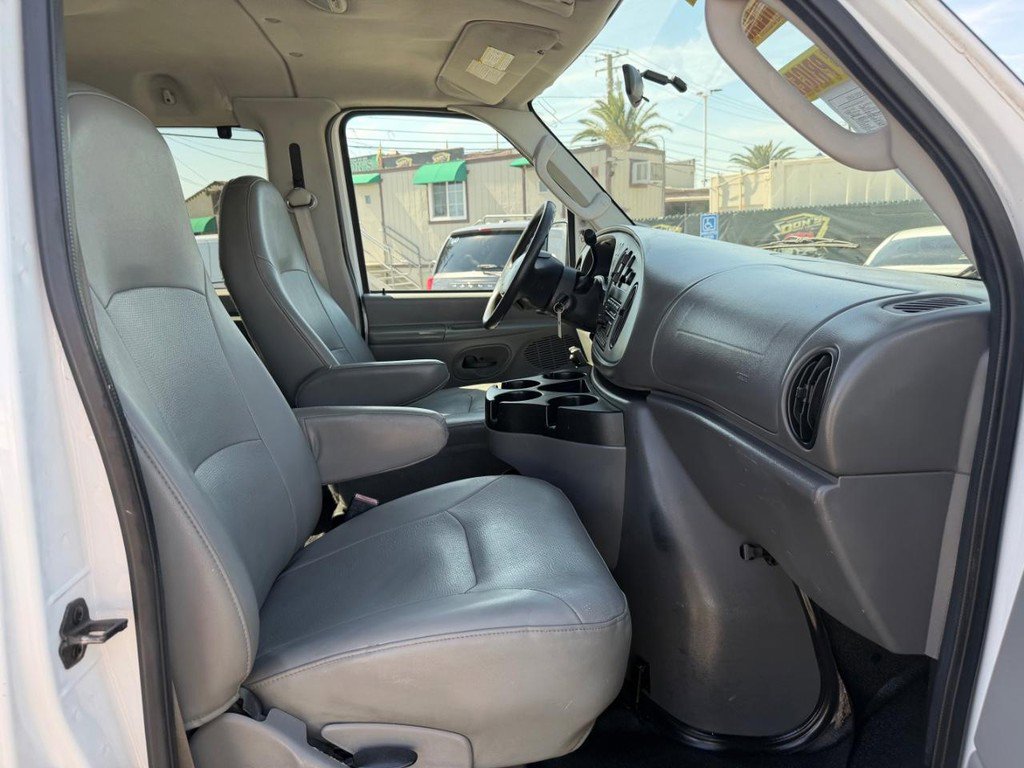 Used 2008 Ford E-350 and Econoline 350 Extended Wagon Super Duty RWD image 21