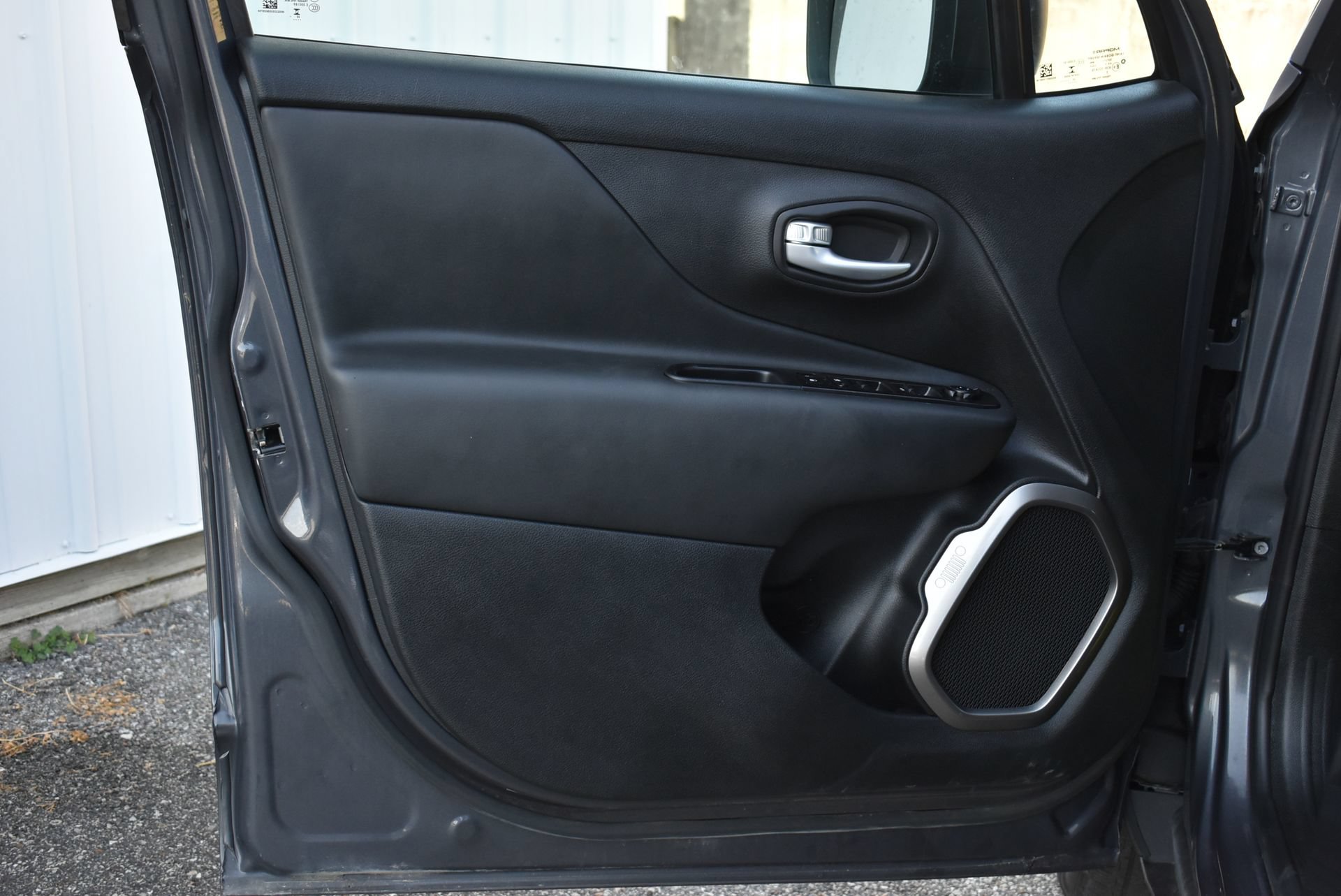 Used 2023 Jeep Renegade Latitude AWD/4WD image 11