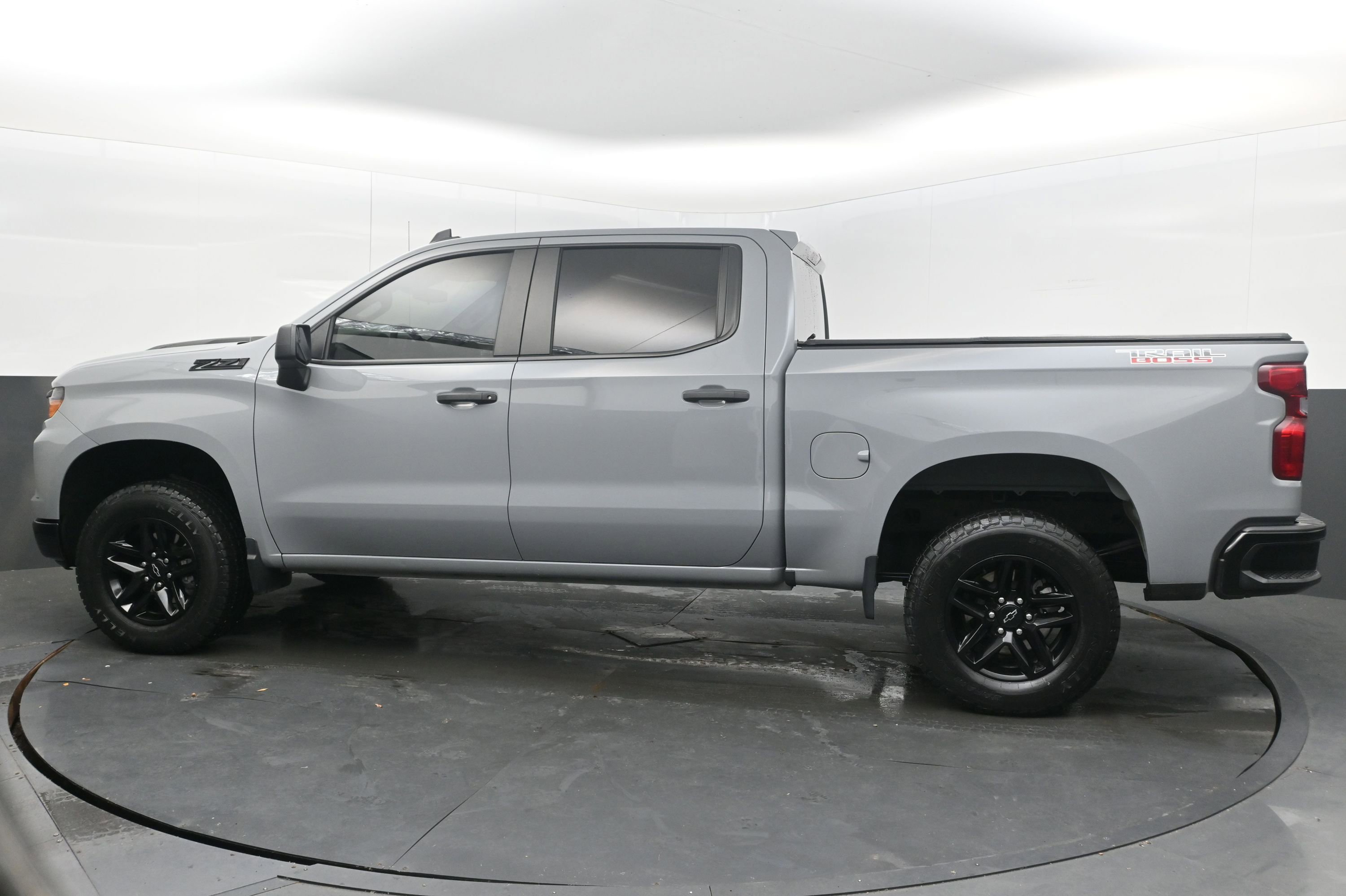 Used 2024 Chevrolet Silverado 1500 Custom Trail Boss w/ LPO, Dark Essentials Package AWD/4WD image 7