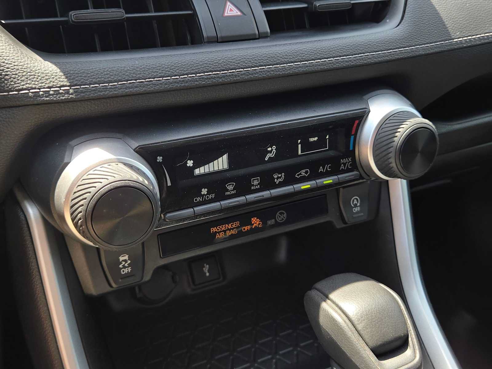 Certified 2021 Toyota RAV4 LE AWD/4WD image 32