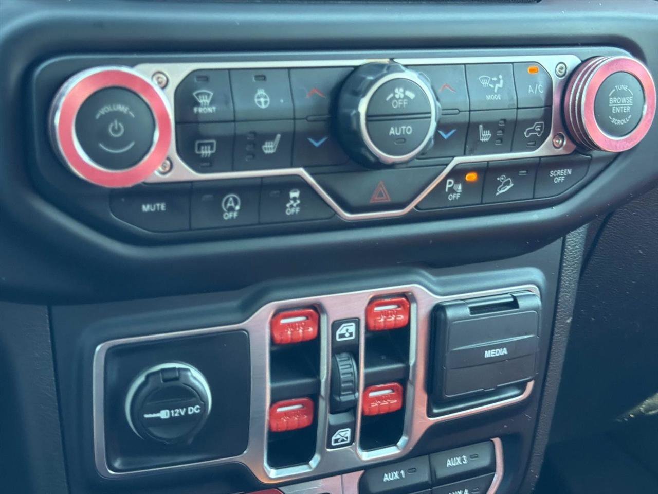 Used 2019 Jeep Wrangler Unlimited Rubicon w/ Advanced Safety Group image 23