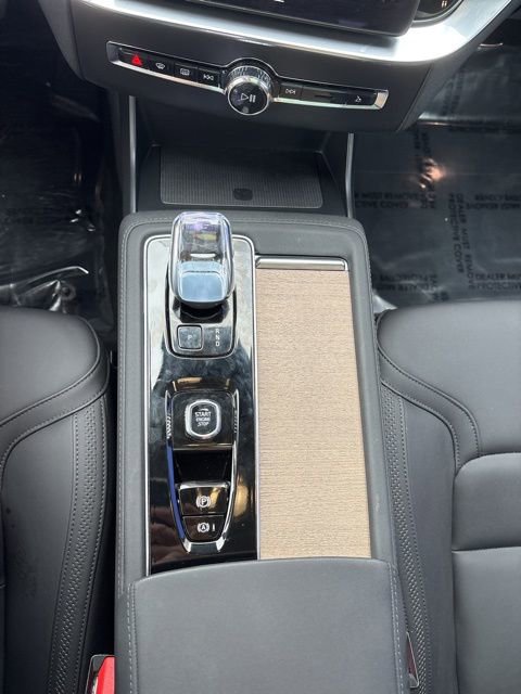 Used 2025 Volvo XC90 B6 Plus AWD/4WD image 23