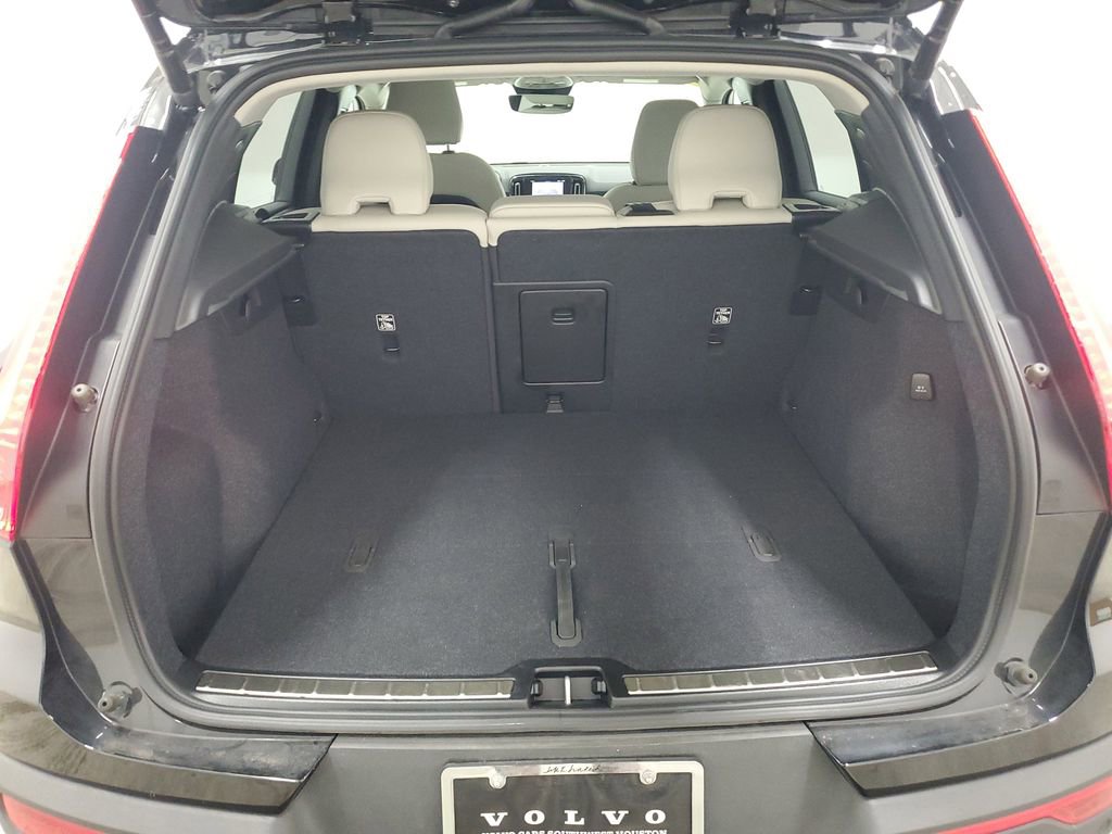 New 2025 Volvo XC40 B5 Plus AWD/4WD image 10