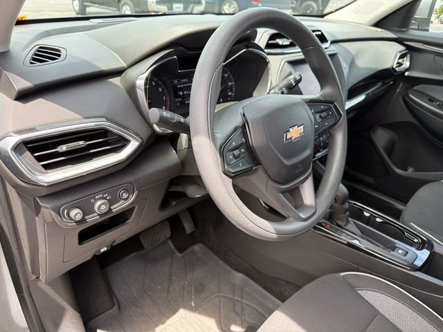 Used 2023 Chevrolet TrailBlazer LT FWD image 12
