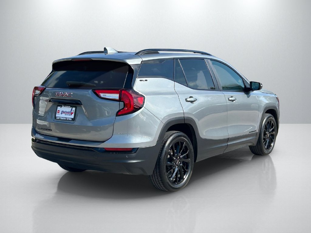 Used 2024 GMC Terrain SLE w/ Driver Convenience Package FWD image 5