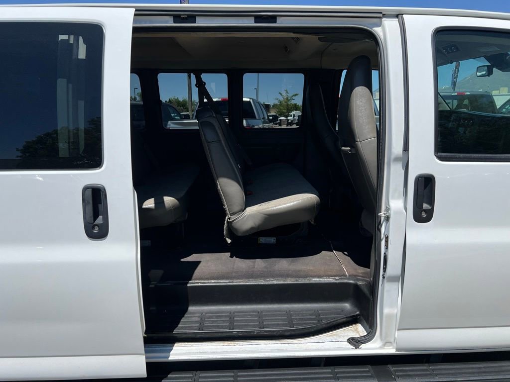 Used 2020 Chevrolet Express 3500 LT w/ LT Preferred Equipment Group RWD image 18