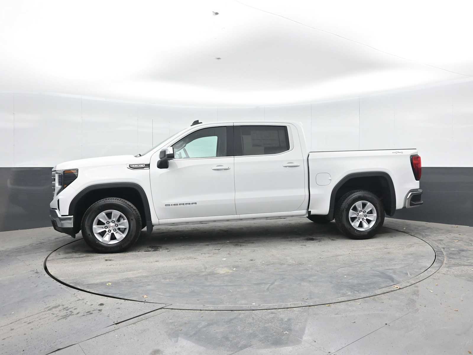 New 2026 GMC Sierra 1500 SLE w/ Preferred Package AWD/4WD image 3