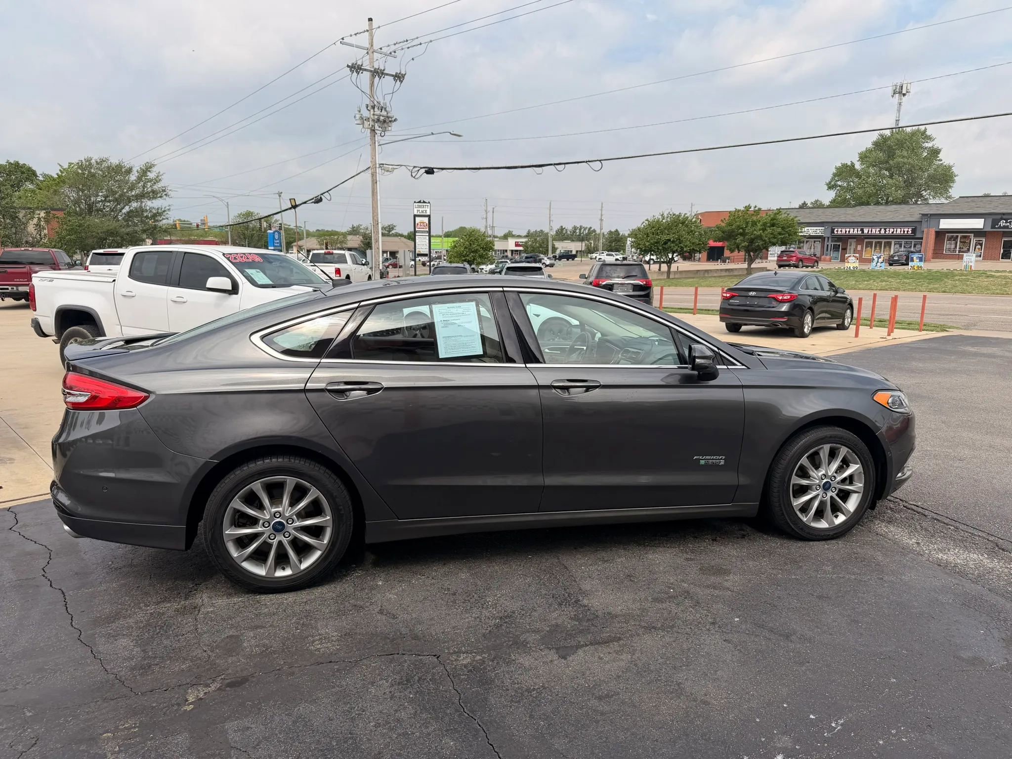 Used 2017 Ford Fusion Energi Platinum FWD image 8