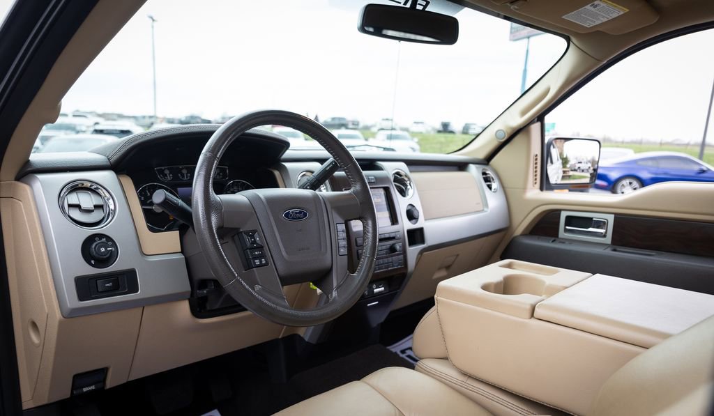 Used 2012 Ford F150 Lariat w/ Lariat Chrome Pkg image 2