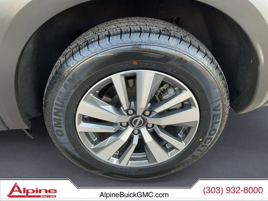 Used 2025 Nissan Pathfinder SL AWD/4WD image 14